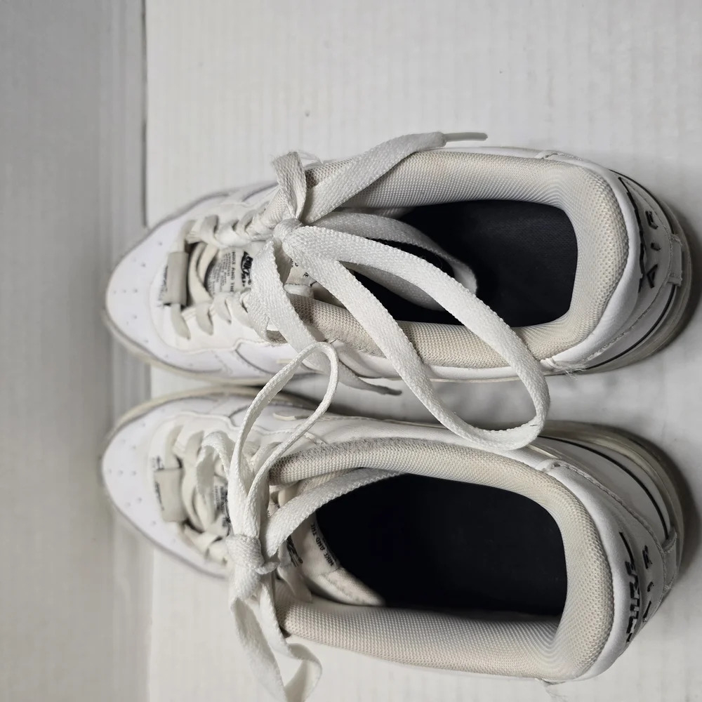 Nike White Sneakers‎ Minimalist Design